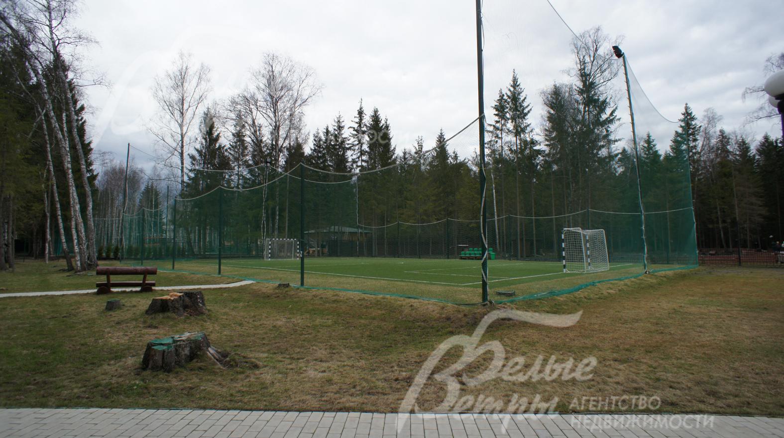 Поле для мини-футбола 28 м Х 15 м