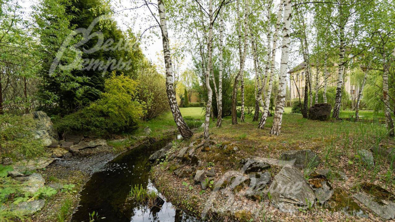 Остров по середине озера