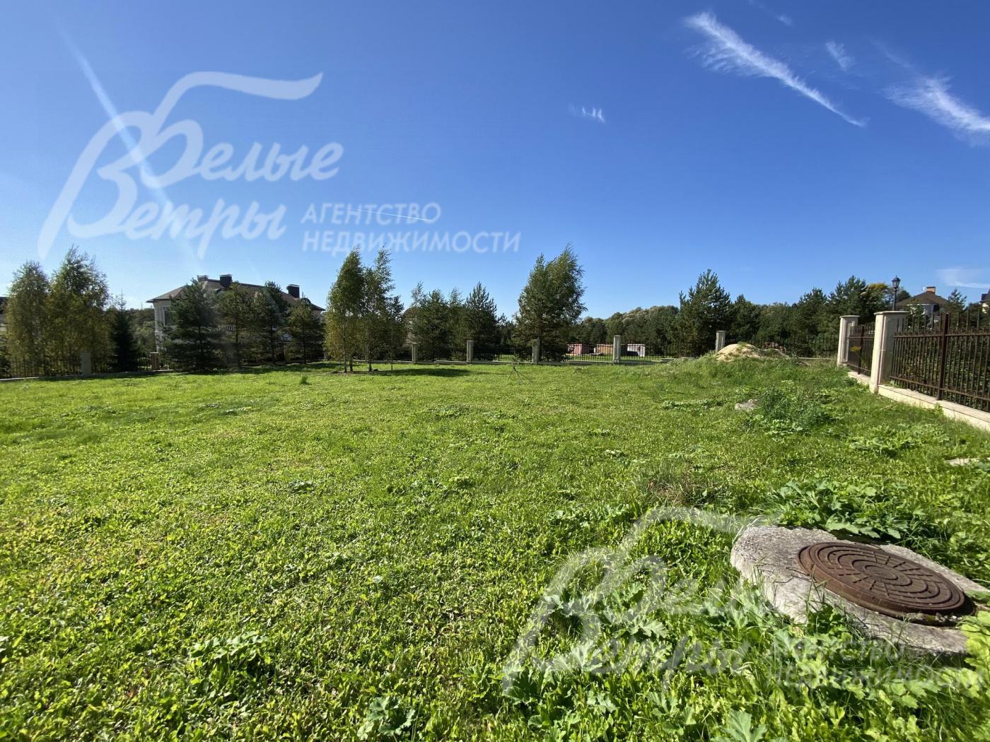 Все центральные коммуникации подведены к участку и входят в стоимость