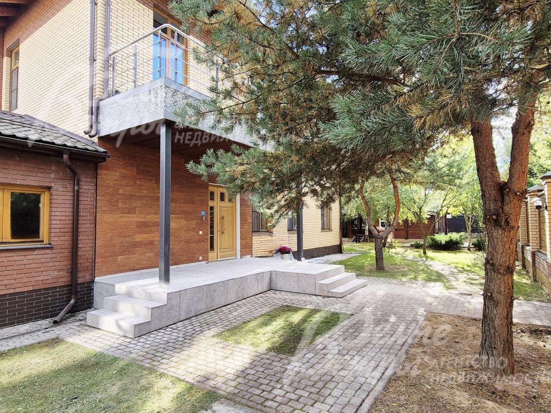 Парадный вход.