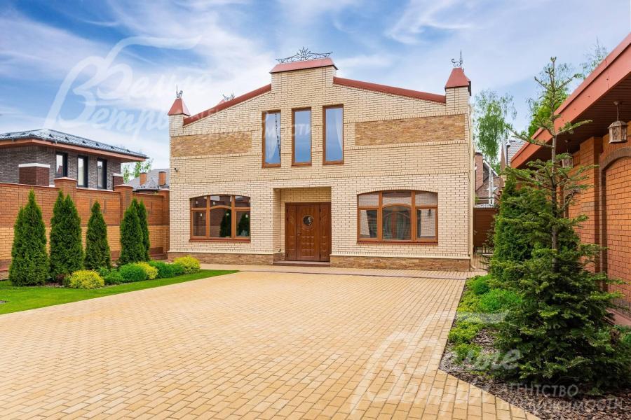 Есть гостевой дом с гаражом и квартирой для гостей