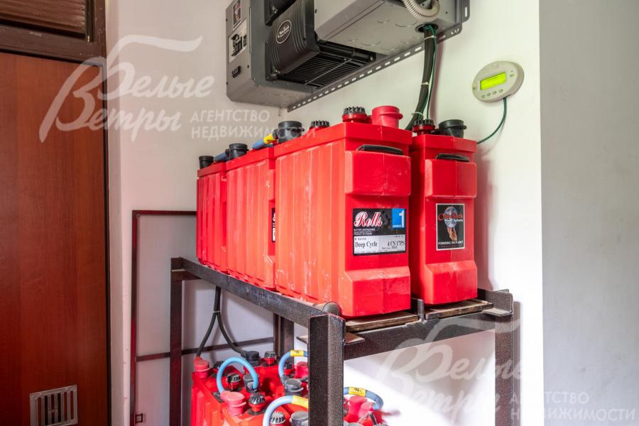 В котельной - газовый котел (Vaillant, 95 кВт) с электронным блоком управления, многоступенчатая система водоподготовки с умягчением и обезжелезиванием воды