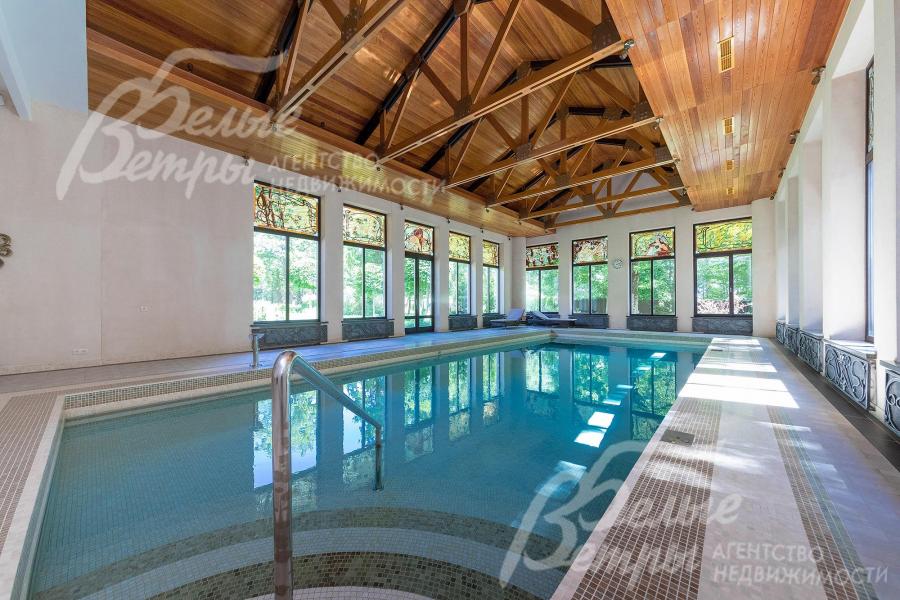 Бассейн размерами 12,5*5 метров, с противотоком и 2-мя видами водного массажа