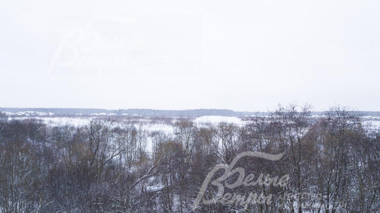 Панорамный участок на берегу реки с собственным выходом на берег: с участка открывается панорама на излучину реки и пролесок