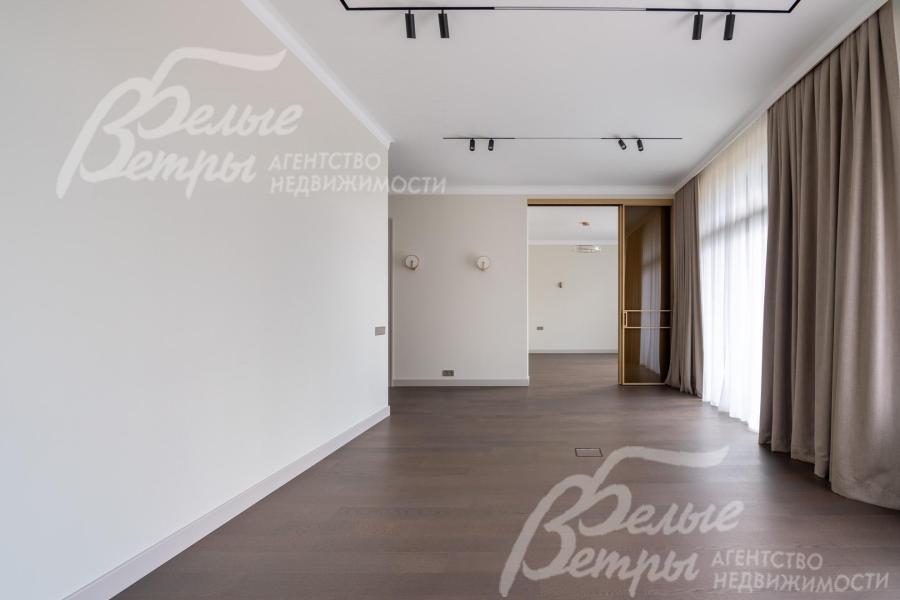 Мастер-спальня с кабинетом, гардеробной и ванной комнатой