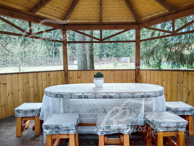 На территории поселка можно арендовать беседку.