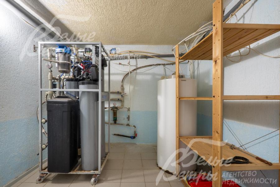 Отопление обеспечивается газовым котлом Rinnai мощностью 49 кВт, для горячего водоснабжения - бойлер косвенного нагрева Drazice