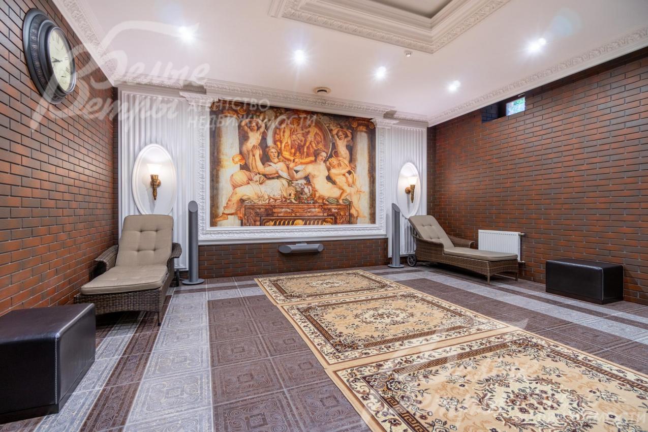 В кинотеатре: комплекс акустики Cabasse 7+2, проектор Sanyo