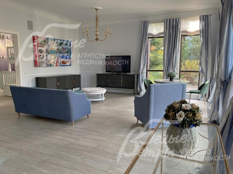 Вторая гостиная 54.4 кв.м с панорамными окнами в пол.