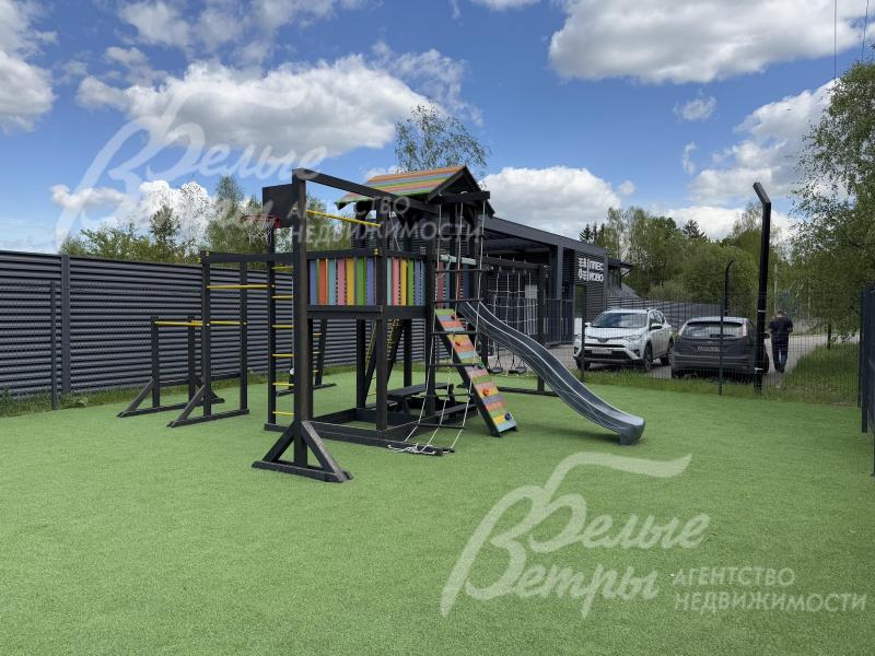 Детская площадка в поселке Плесково