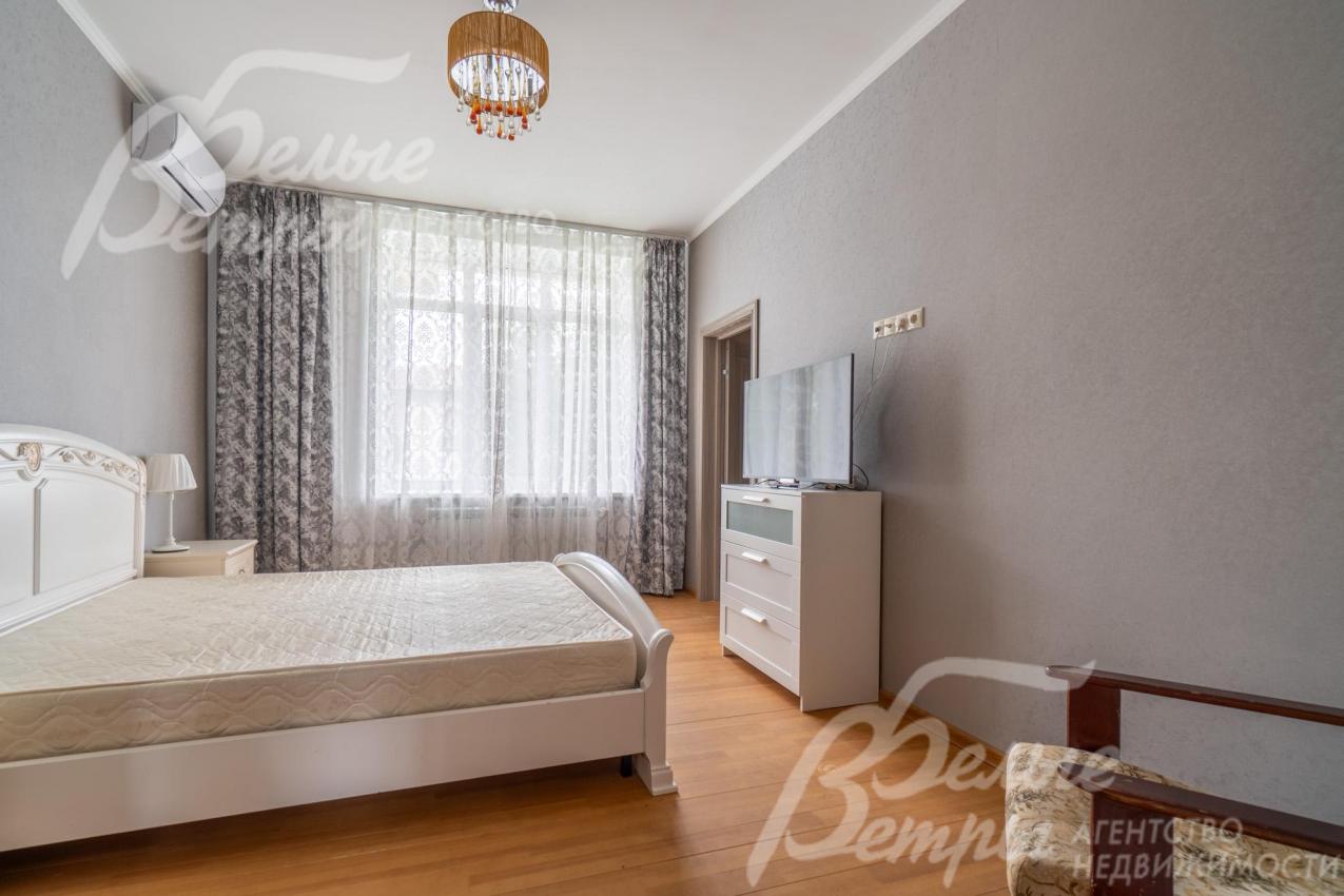 Спальня на втором этаже с собственной гардеробной