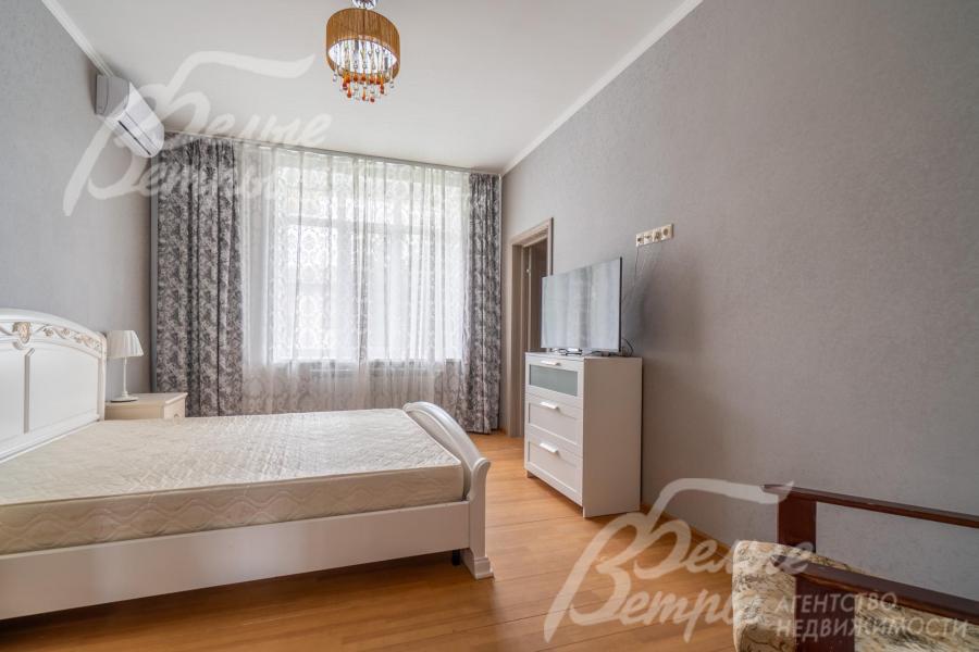 Спальня на втором этаже с собственной гардеробной