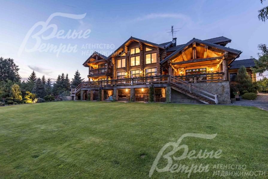 Дом построен из северной сосны (бревно)