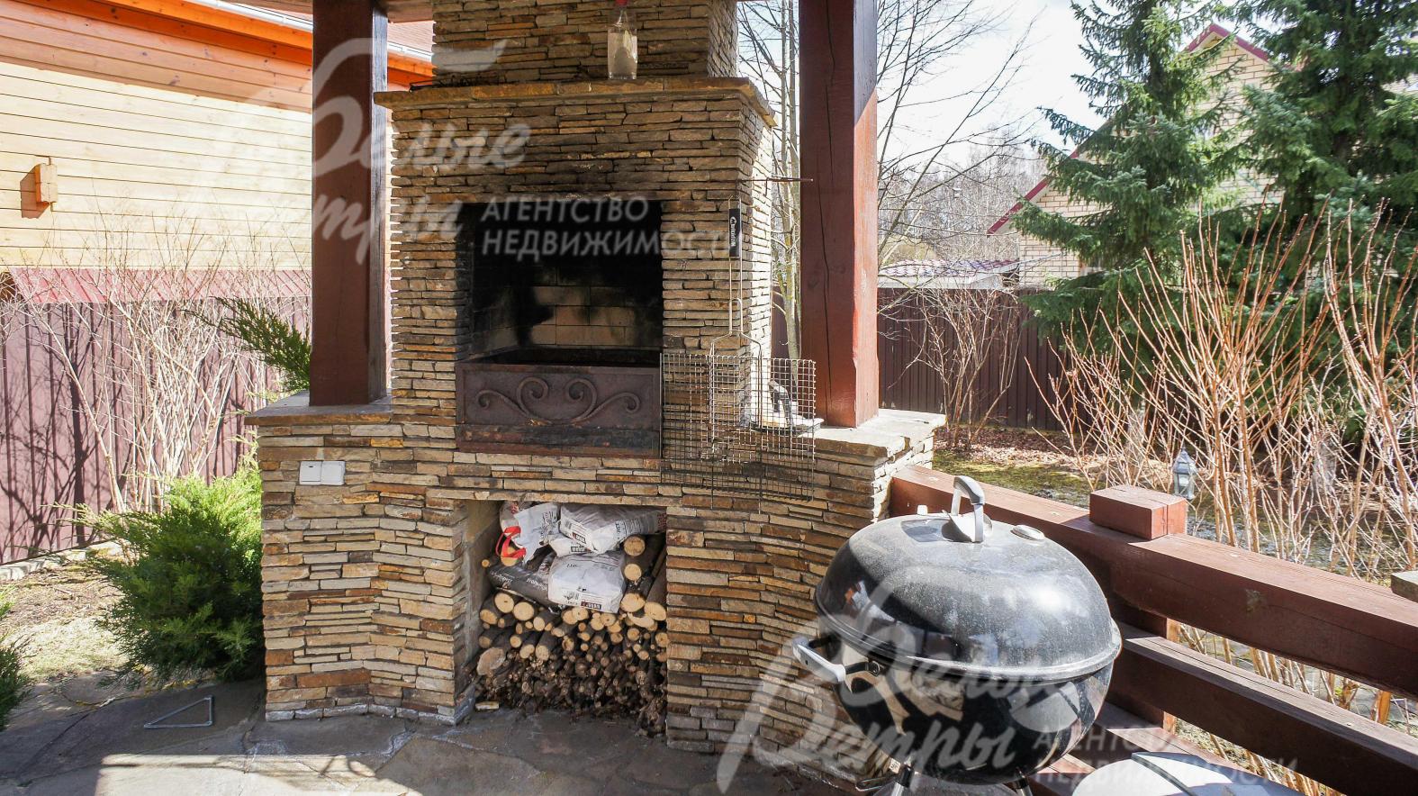 Каменный мангал в беседке