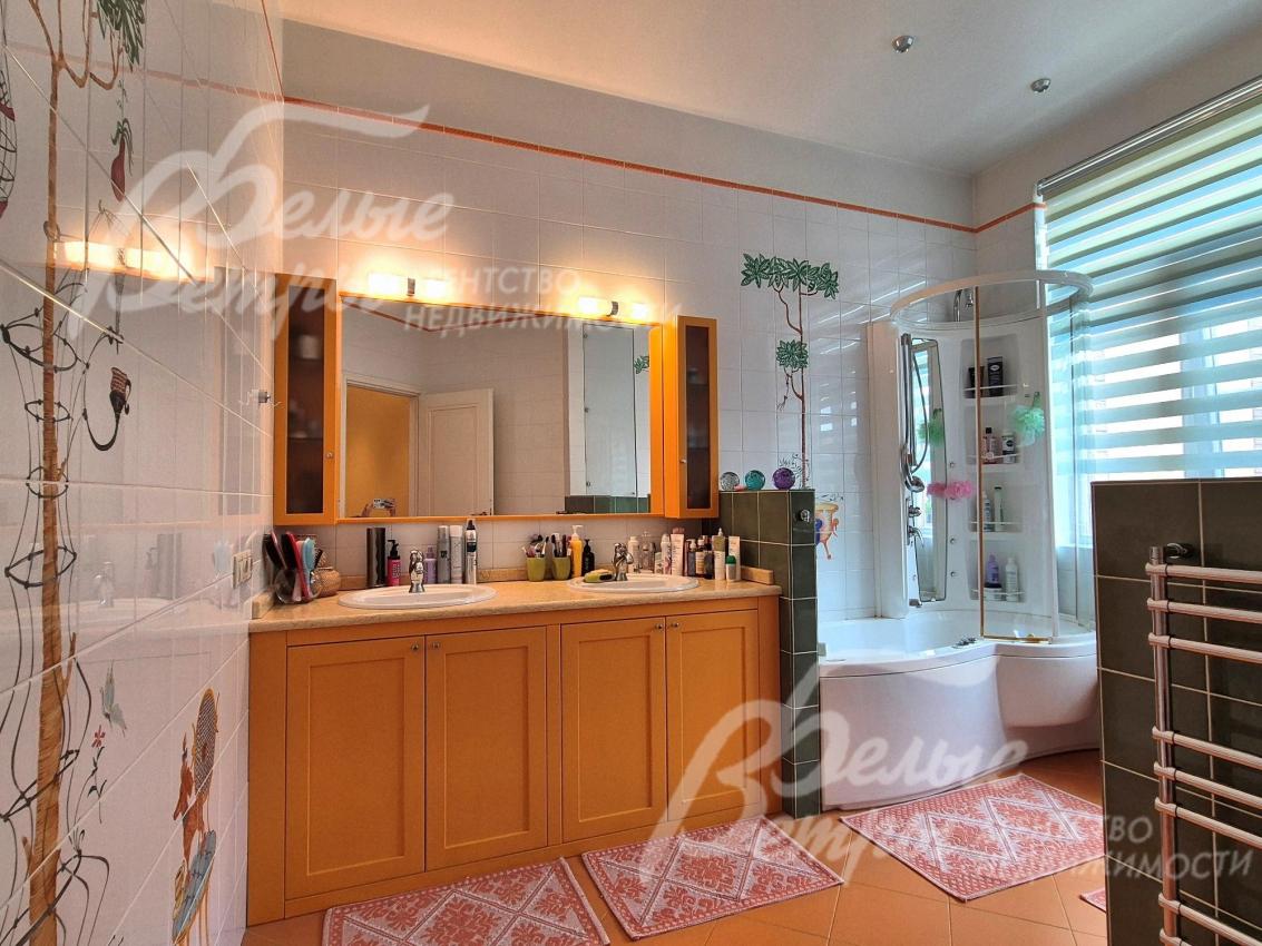 Санузел 2-го этажа с ванной.