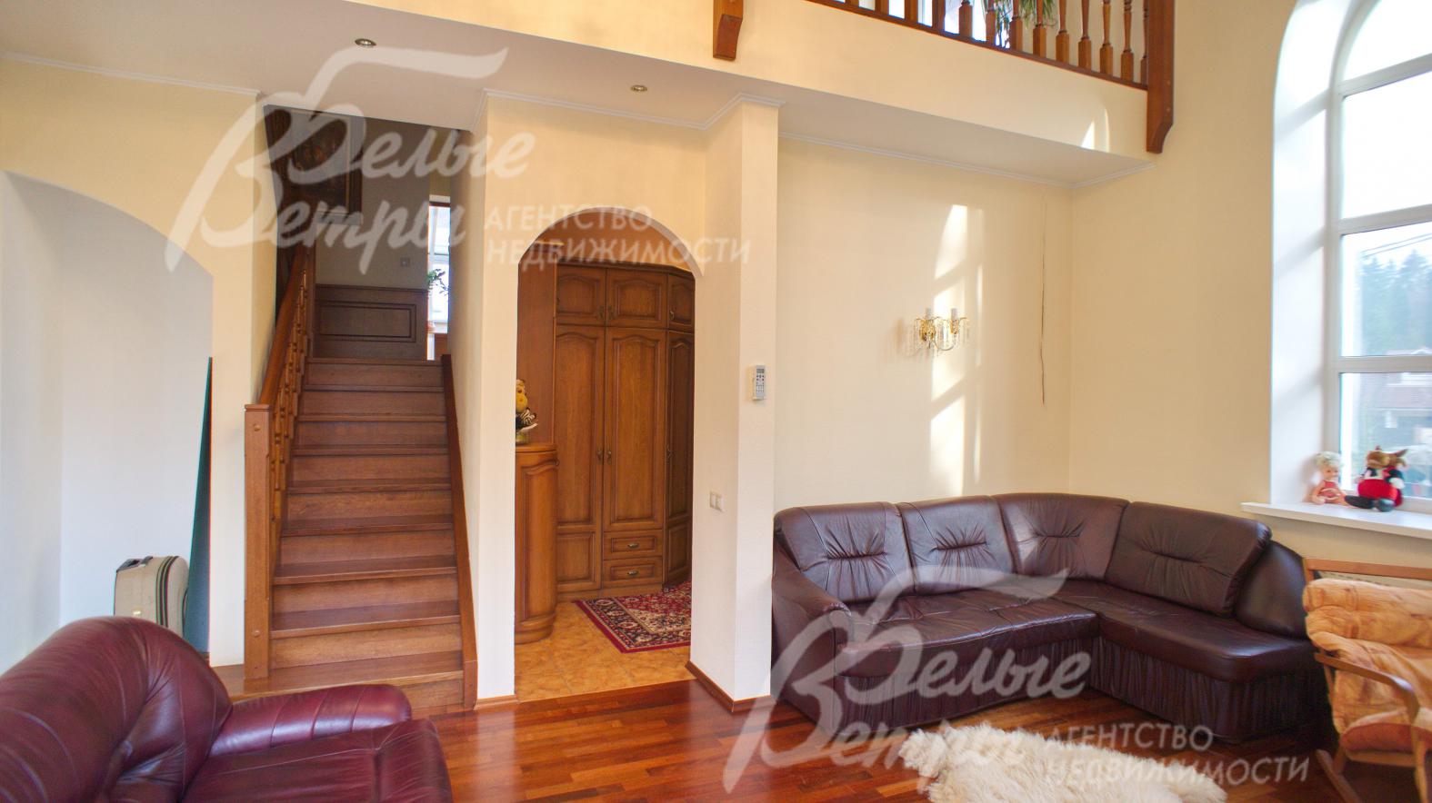 Гостиная 27 кв.м с камином и вторым светом