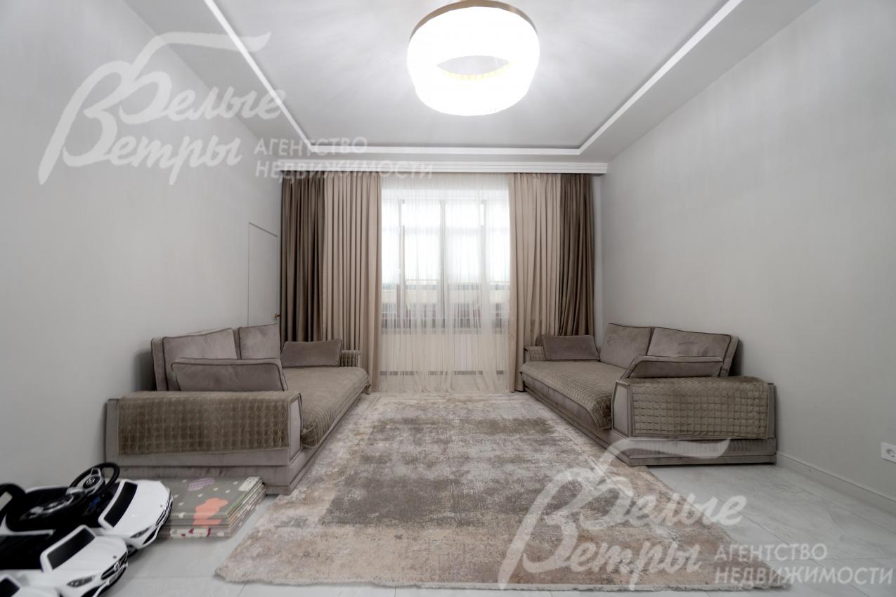 Интерьер дома укомплектован фирменной мебелью российского и итальянского производства, дополнен декором в классическом стиле