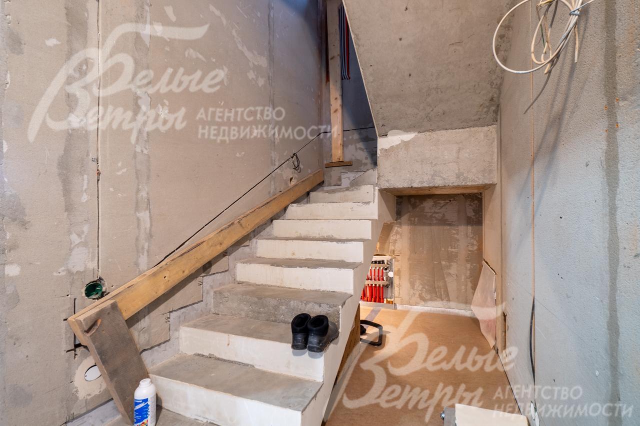 Монолитная лестница шириной 90 см