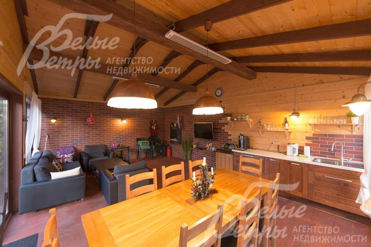 Беседка с освещением, водопроводом и канализацией, кухней, камином, мягкой и столовой мебелью и телевизором