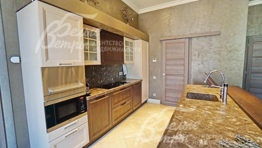 Фасады массив красного дерева, встроенная техника Miele