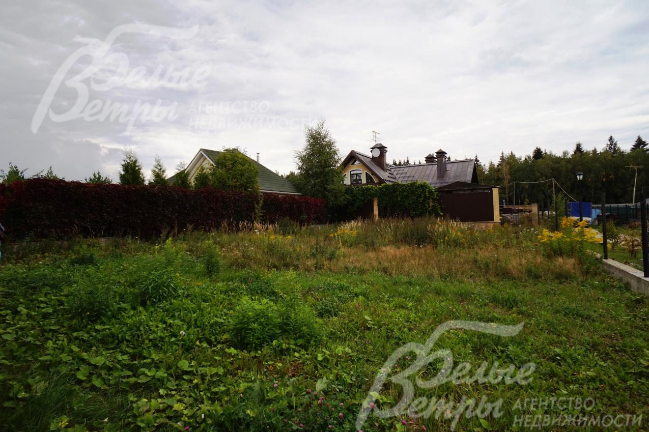 Участок фактической площадью 9 соток оставляет много места под доп.строения