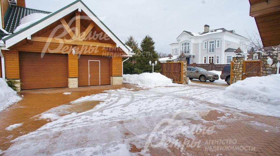 Гараж на 2 м/м. Гаражные ворота с автоматическим приводом ф-мы Хёрман (Германия)