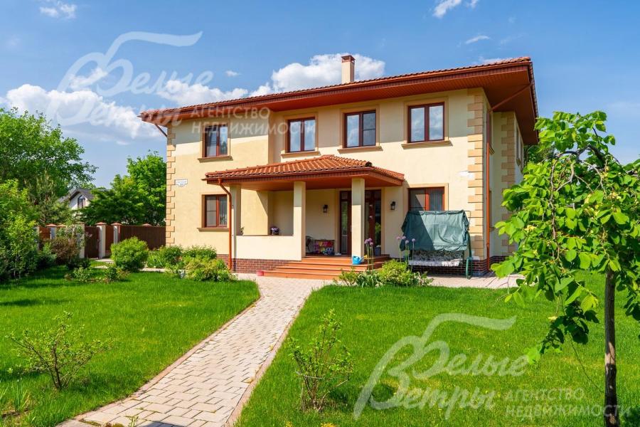 Кирпичный дом на благоустроенном участке 12 соток