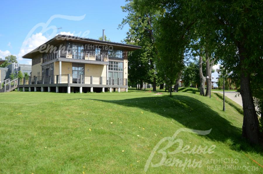 Визуальное вертикальное деление с помощью живых изгородей и холмов