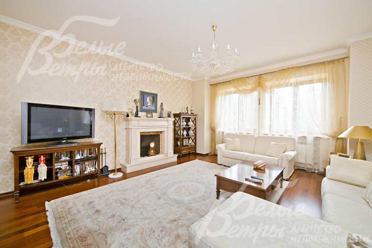 Гостиная 25 кв.м с камином