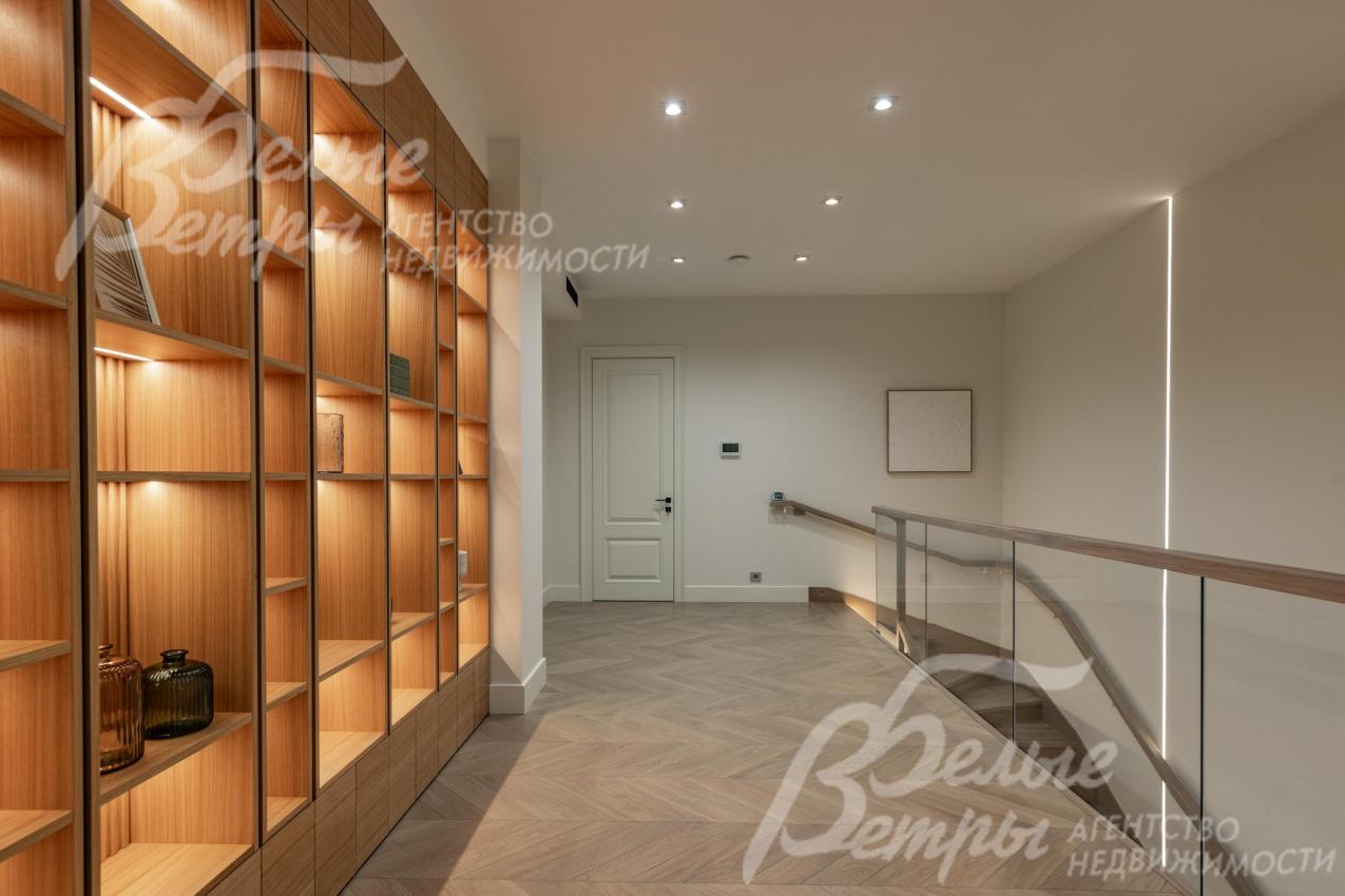 Холл-библиотека 2-го этажа