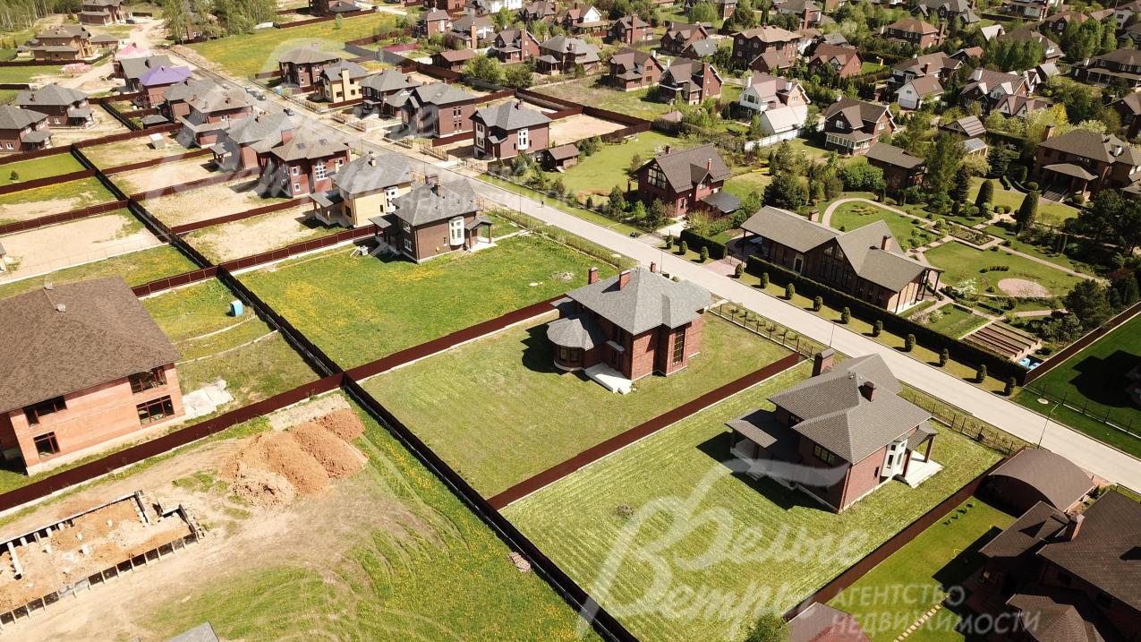 Новые дома в поселке Ильичевка