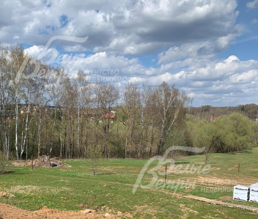 Вид с террасы на участок 8,6 сотки