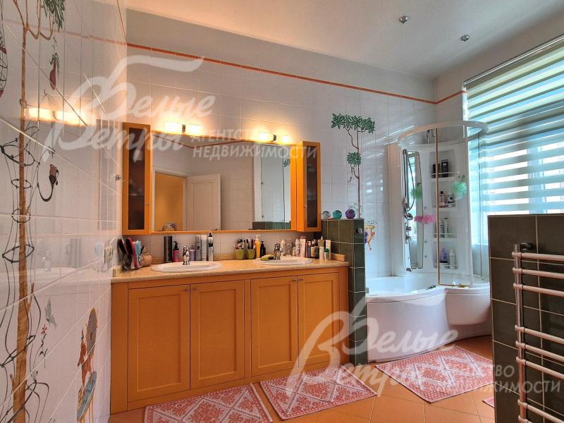 Санузел 2-го этажа с ванной.