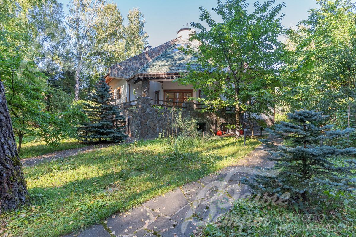 Участок с ландшафтным дизайном