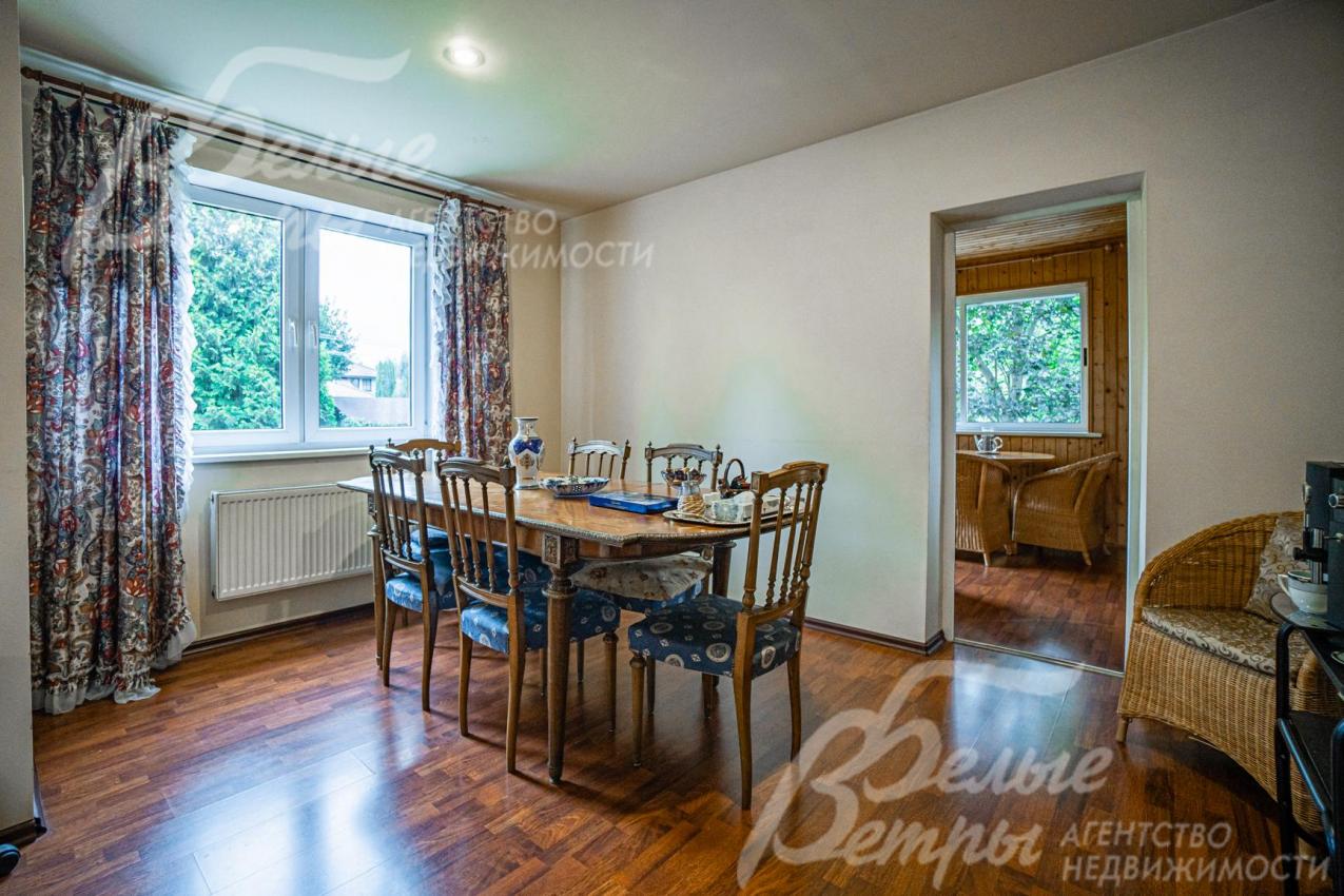 Столовая 14 кв.м с выходом на крытую веранду