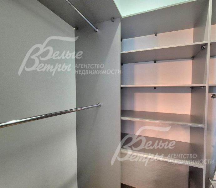 Вторая гардеробная в мастер-спальне