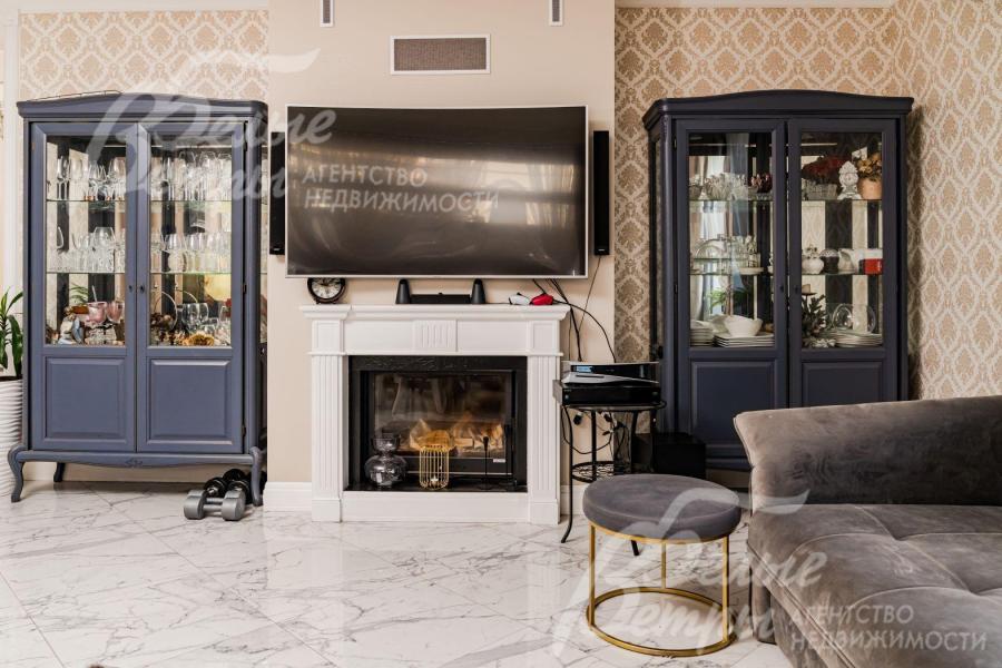 Дровяной камин в гостиной