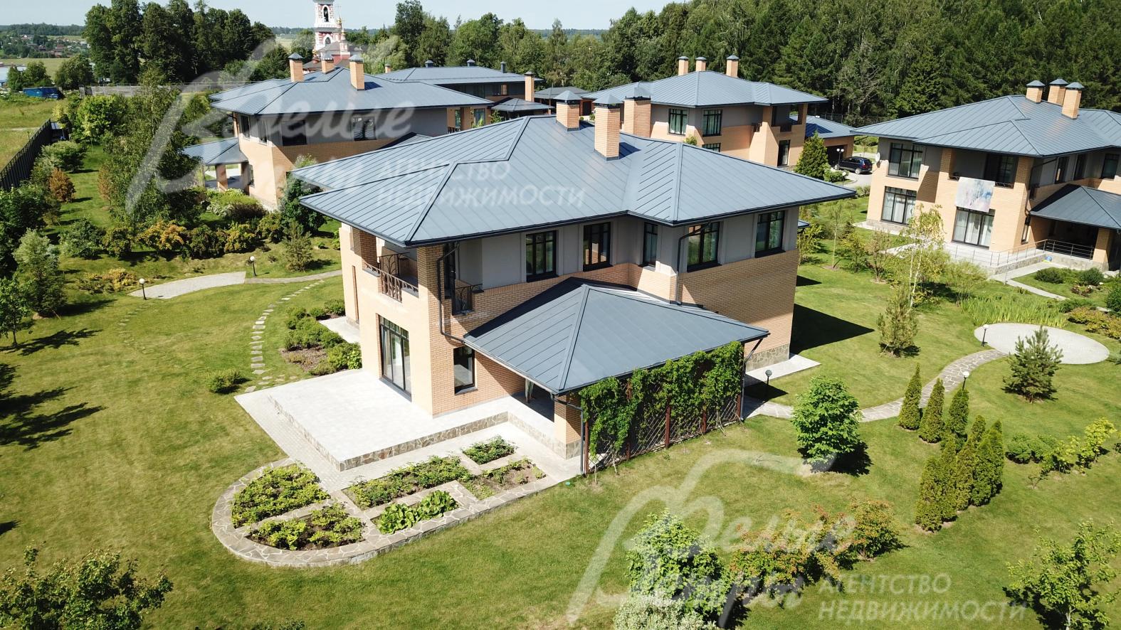 Кровля: фальцевое металлическое покрытие "Ruukki" (Финляндия)  