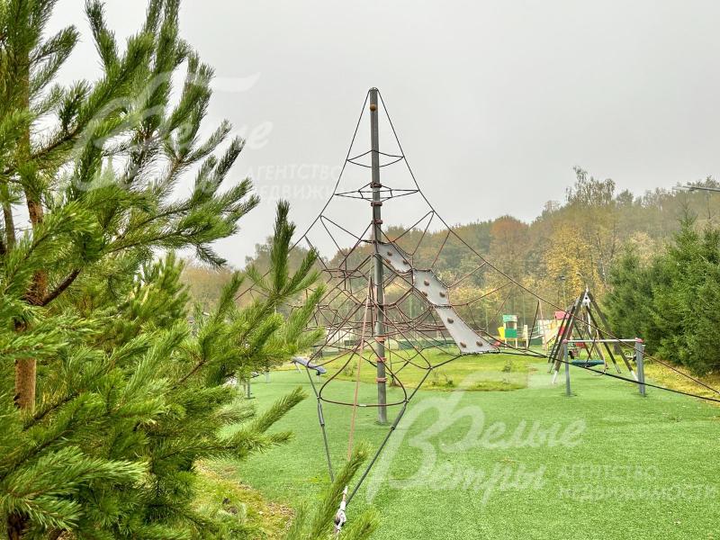 Спортивная и детская площадка на территории поселка Президент