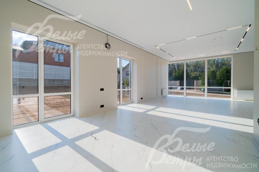 Кухня-столовая гостиная 58 кв.м с выходом на участок.