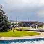 Вьездная зона с фонтанами в поселке Райт Вилладж
