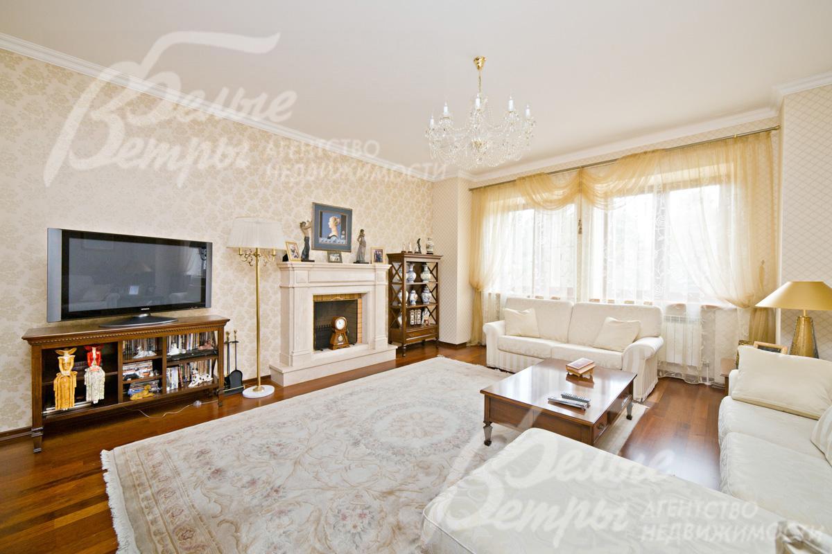 Гостиная 25 кв.м с камином