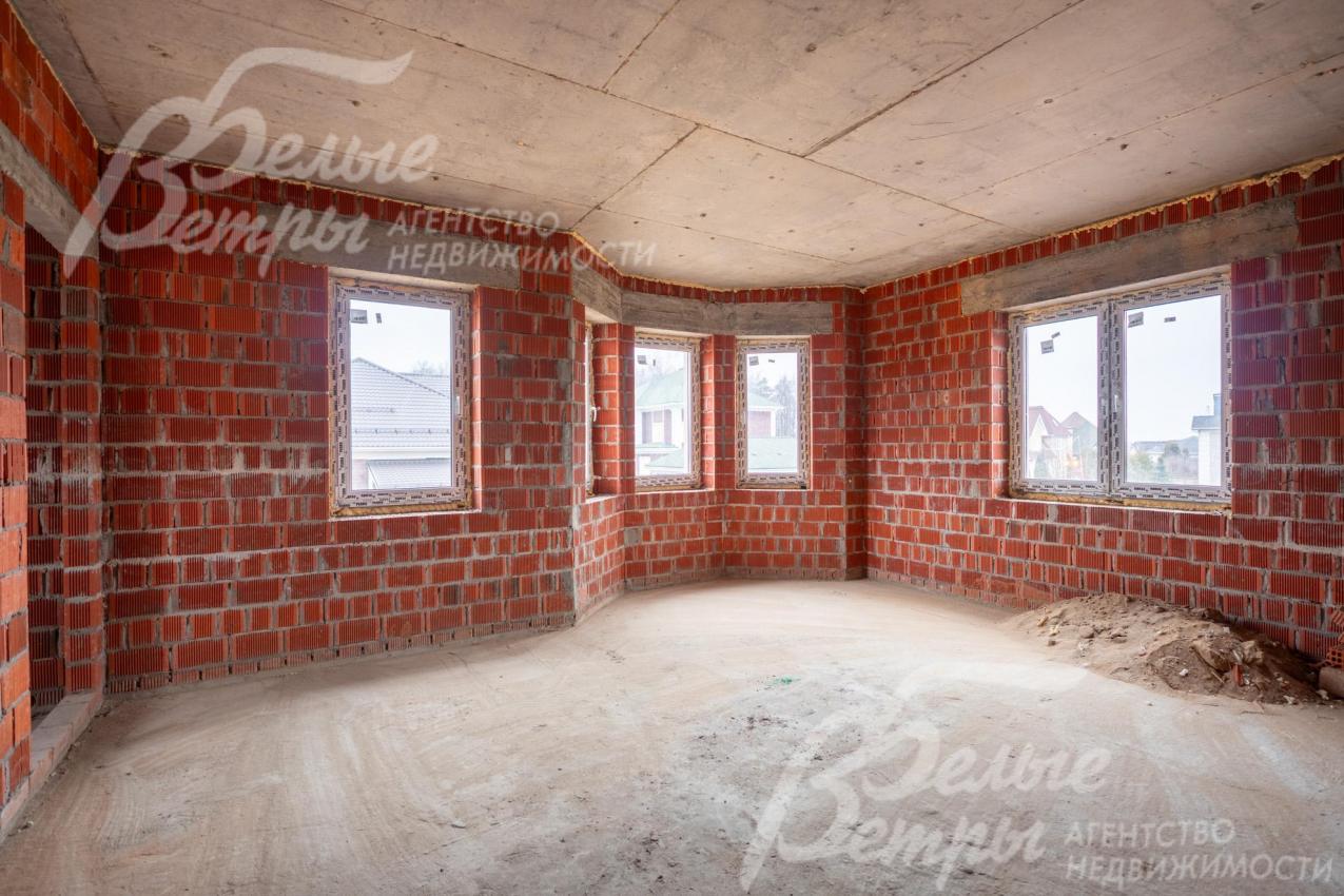 Дом - под отделку с подведёнными коммуникациями: возможна реализация любого проекта интерьера