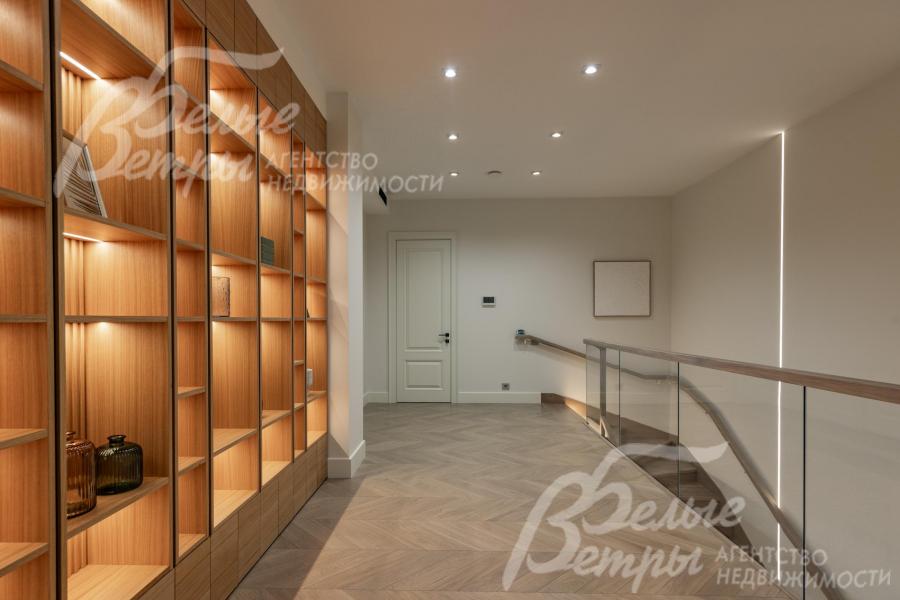 Холл-библиотека 2-го этажа