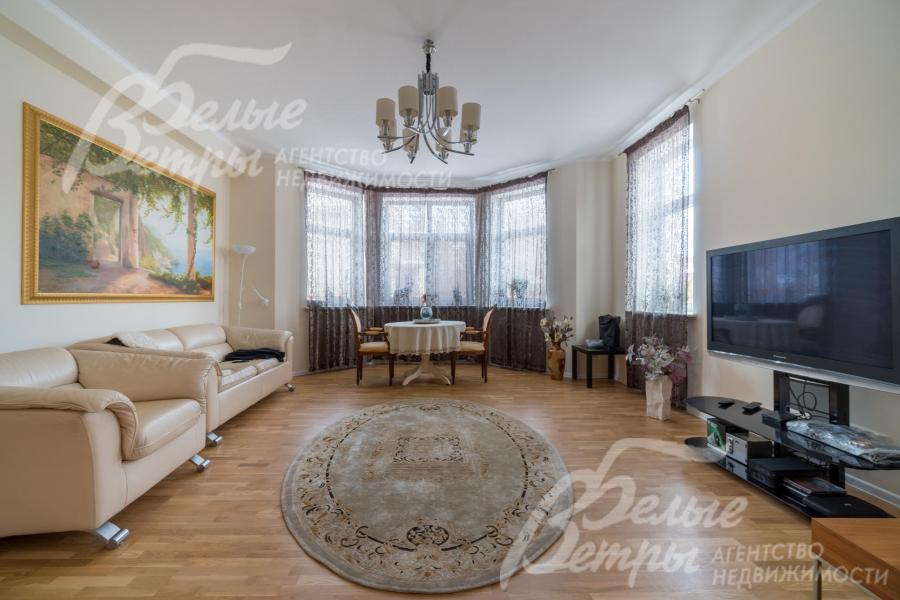 Площадь гостиной - 34 кв.м.