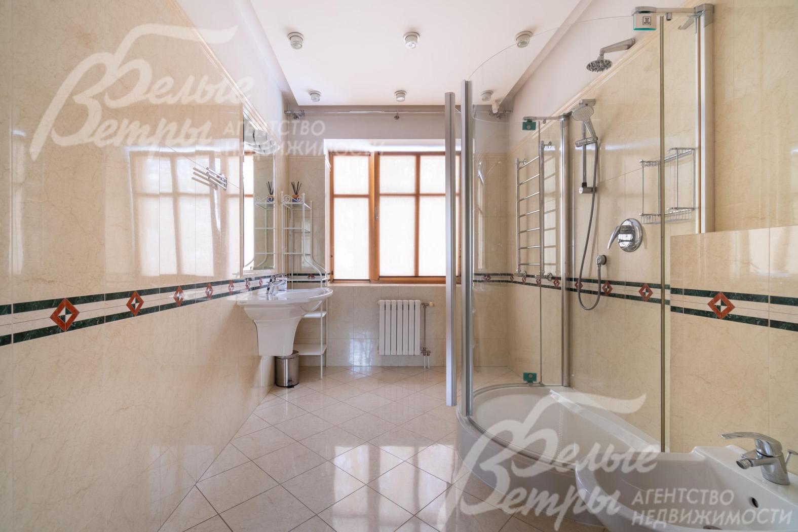 Общий санузел с душевой на втором этаже