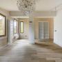 В доме установлены окна Rehau, двухкамерные, с ламинацией с двух сторон