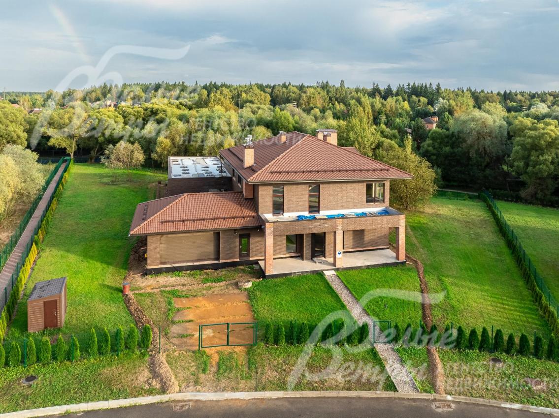 Усадьба 1170 кв.м на участке 42 сотки на берегу реки Десны