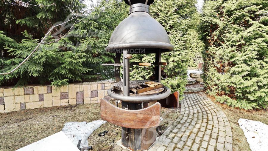 Зона барбекю с мангалом