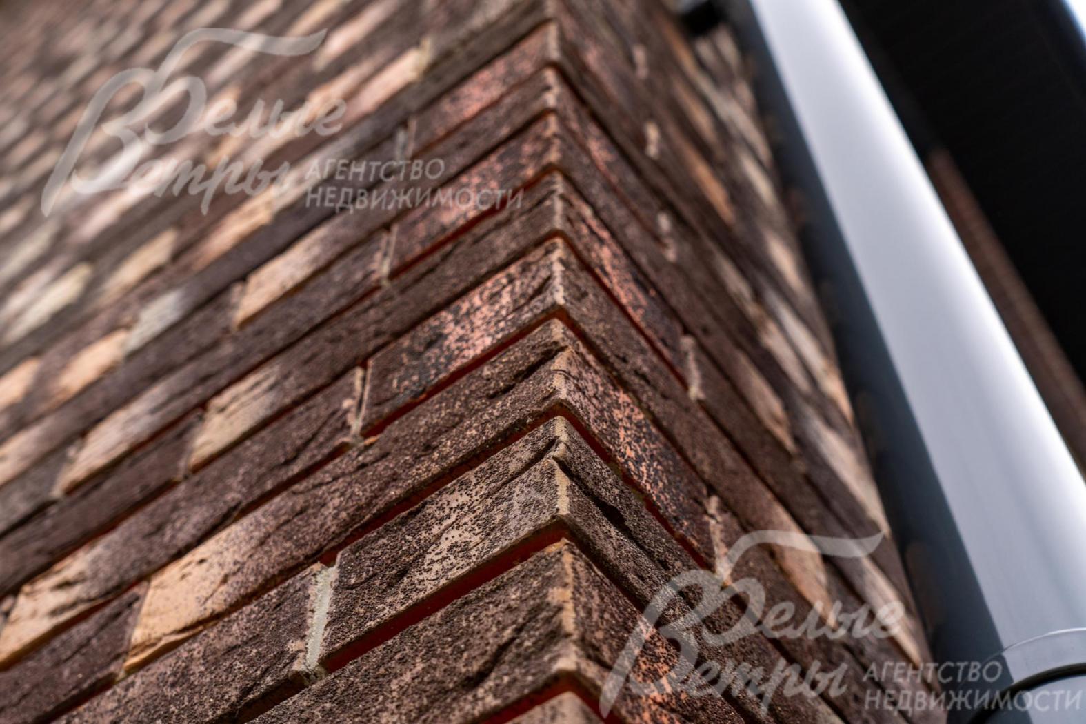 Дом облицован редуцированным кирпичом - эффектно и благородно